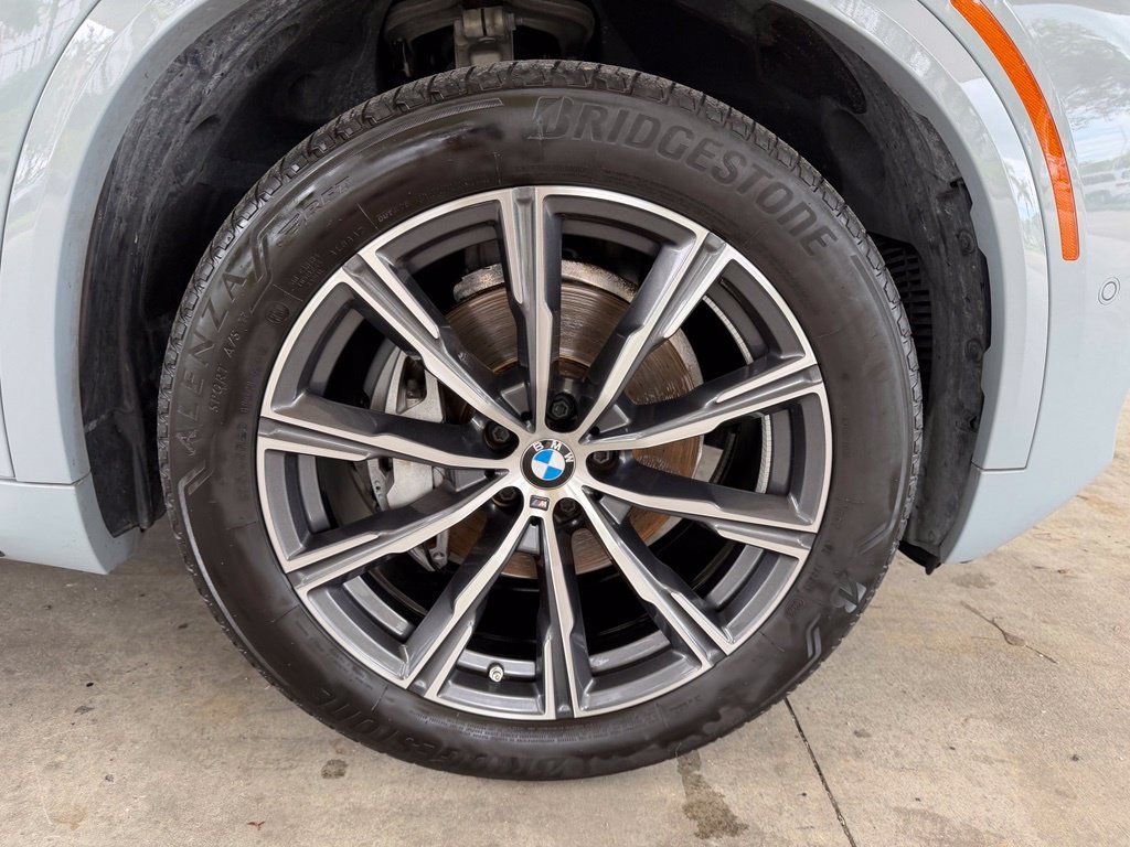 Used 2025 BMW X5 xDrive40i w/ M Sport Package AWD/4WD image 22