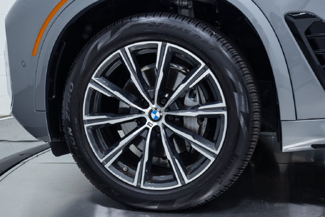 Used 2026 BMW X5 xDrive40i w/ M Sport Package AWD/4WD image 27