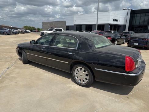 Used 2003 Lincoln Town Car Cartier L image 16