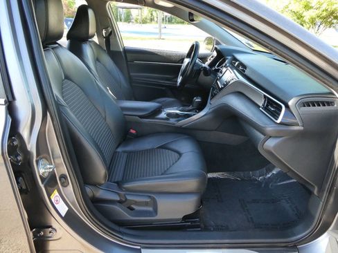 Used 2018 Toyota Camry SE w/ Convenience Package FWD image 25