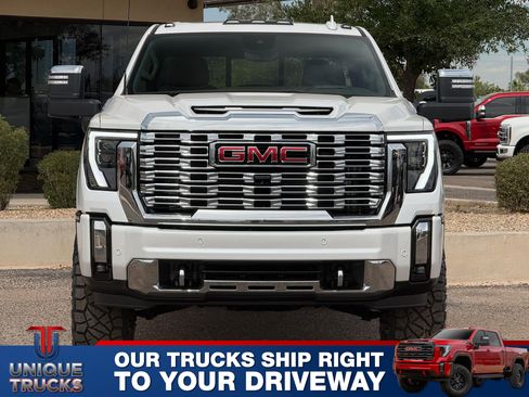 Used 2025 GMC Sierra 3500 Denali w/ Denali Reserve Package image 2