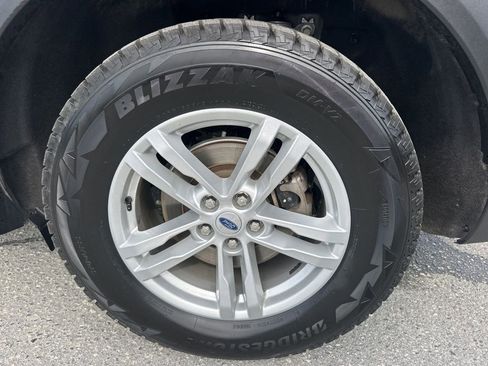 Used 2022 Ford Explorer XLT w/ Equipment Group 202A image 31