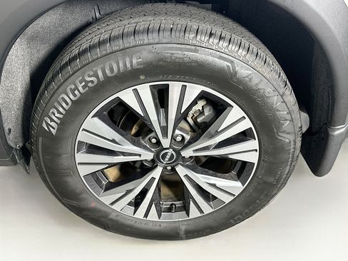 Used 2023 Nissan Rogue SV image 11