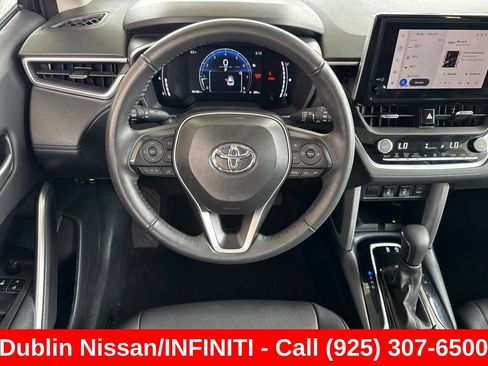 Used 2024 Toyota Corolla Cross XLE w/ Convenience Package AWD/4WD image 17