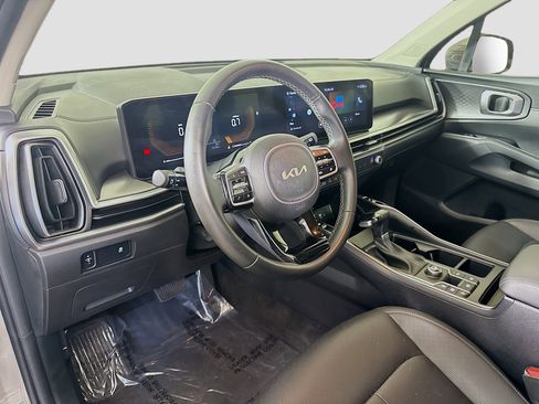 Used 2024 Kia Sorento S image 23