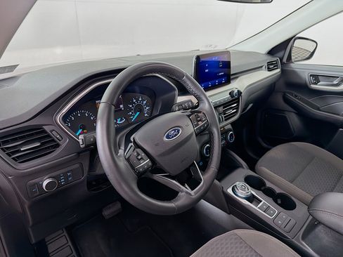 Used 2022 Ford Escape SE w/ SE Sport Appearance Package image 10