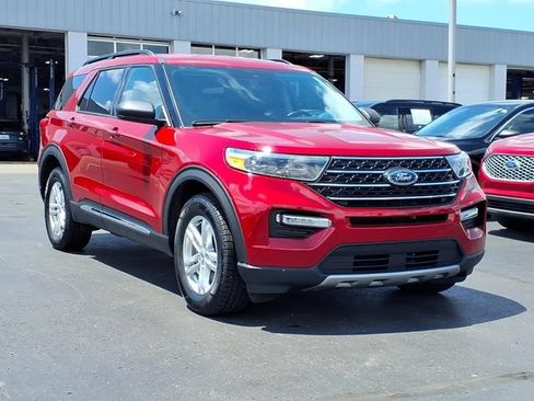 Certified 2023 Ford Explorer XLT w/ Equipment Group 202A AWD/4WD image 3