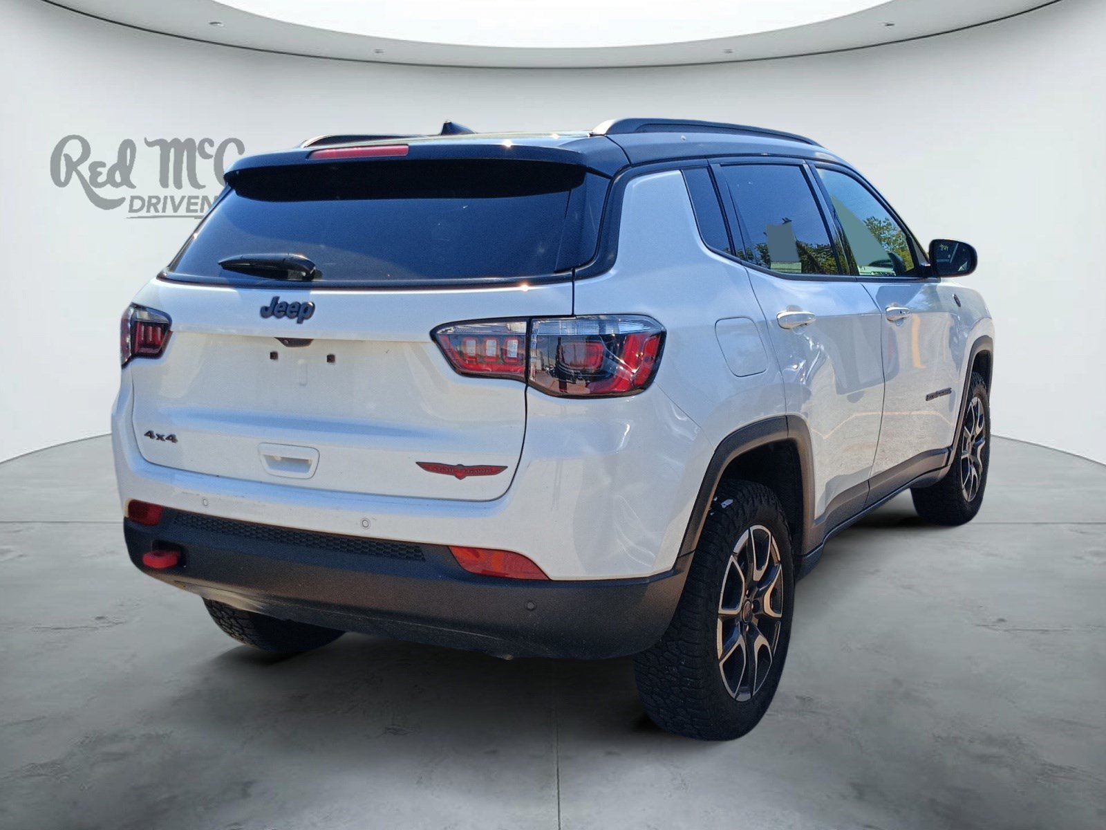 Used 2025 Jeep Compass Trailhawk AWD/4WD image 4