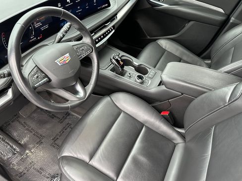 Used 2024 Cadillac XT4 Premium Luxury image 10