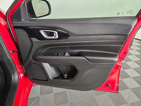 Used 2023 Jeep Compass Limited image 37