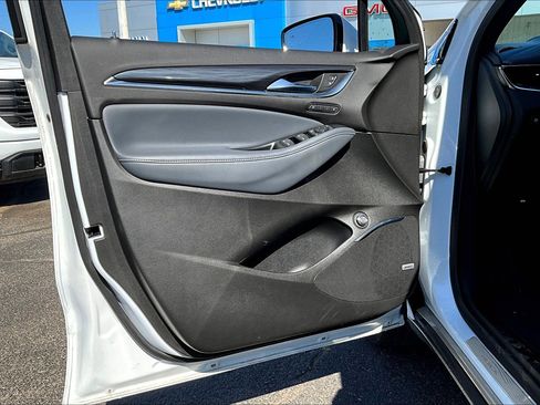 Used 2024 Buick Enclave Premium image 17