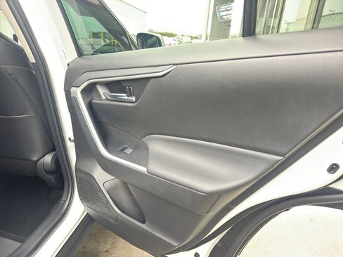 Used 2023 Toyota RAV4 XLE Premium image 17