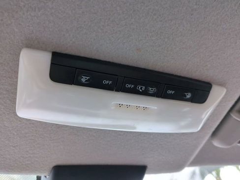 Used 2020 Nissan Kicks SR FWD image 21