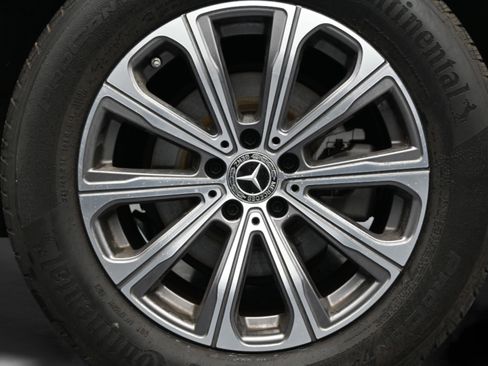 Used 2023 Mercedes-Benz GLC 300 4MATIC w/ Exclusive Trim Package image 10