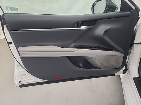 Used 2022 Toyota Camry SE FWD image 22