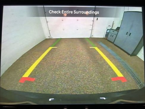 Used 2025 Chrysler Pacifica Select image 19