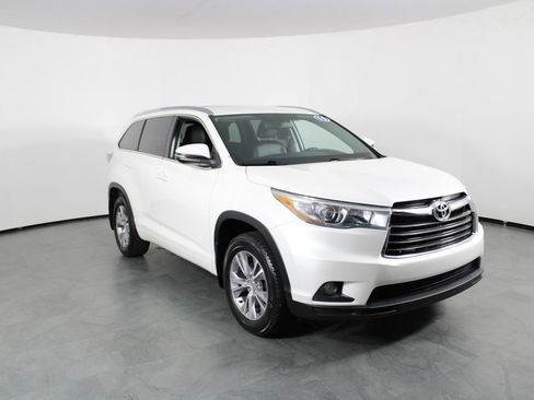 Used 2015 Toyota Highlander XLE image 4
