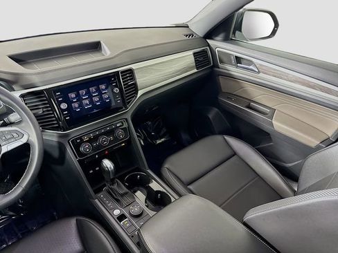 Used 2023 Volkswagen Atlas Cross Sport SE image 24