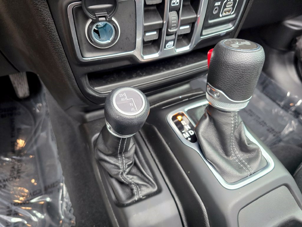 Used 2026 Jeep Wrangler Unlimited Sahara AWD/4WD image 32