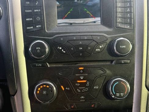 Used 2017 Ford Fusion SE FWD image 15