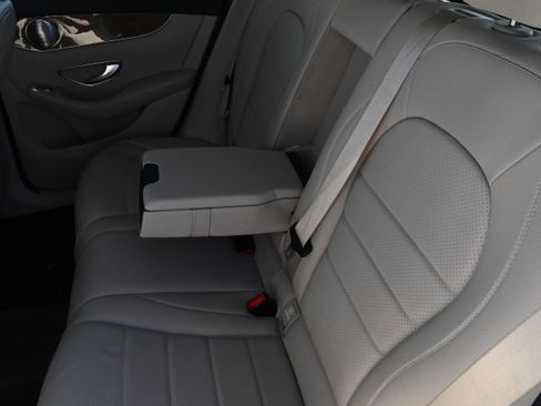 Used 2019 Mercedes-Benz GLC 300 4MATIC image 8