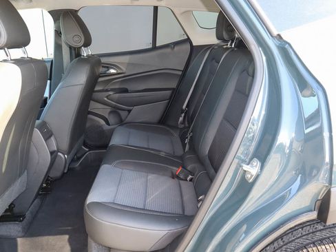 Used 2025 Chevrolet Trax LT FWD image 8