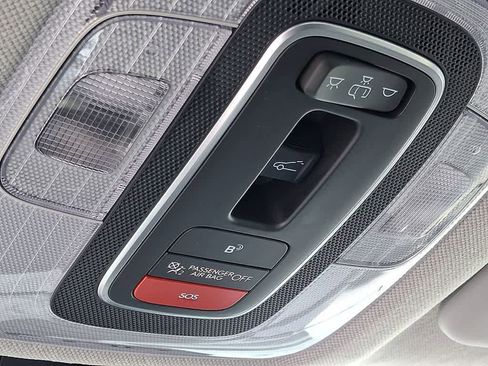 Used 2025 Hyundai Elantra Limited FWD image 28