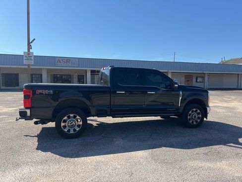 Used 2023 Ford F250 Lariat w/ Lariat Ultimate Package AWD/4WD image 7