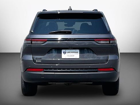 Used 2023 Jeep Grand Cherokee Altitude AWD/4WD image 7