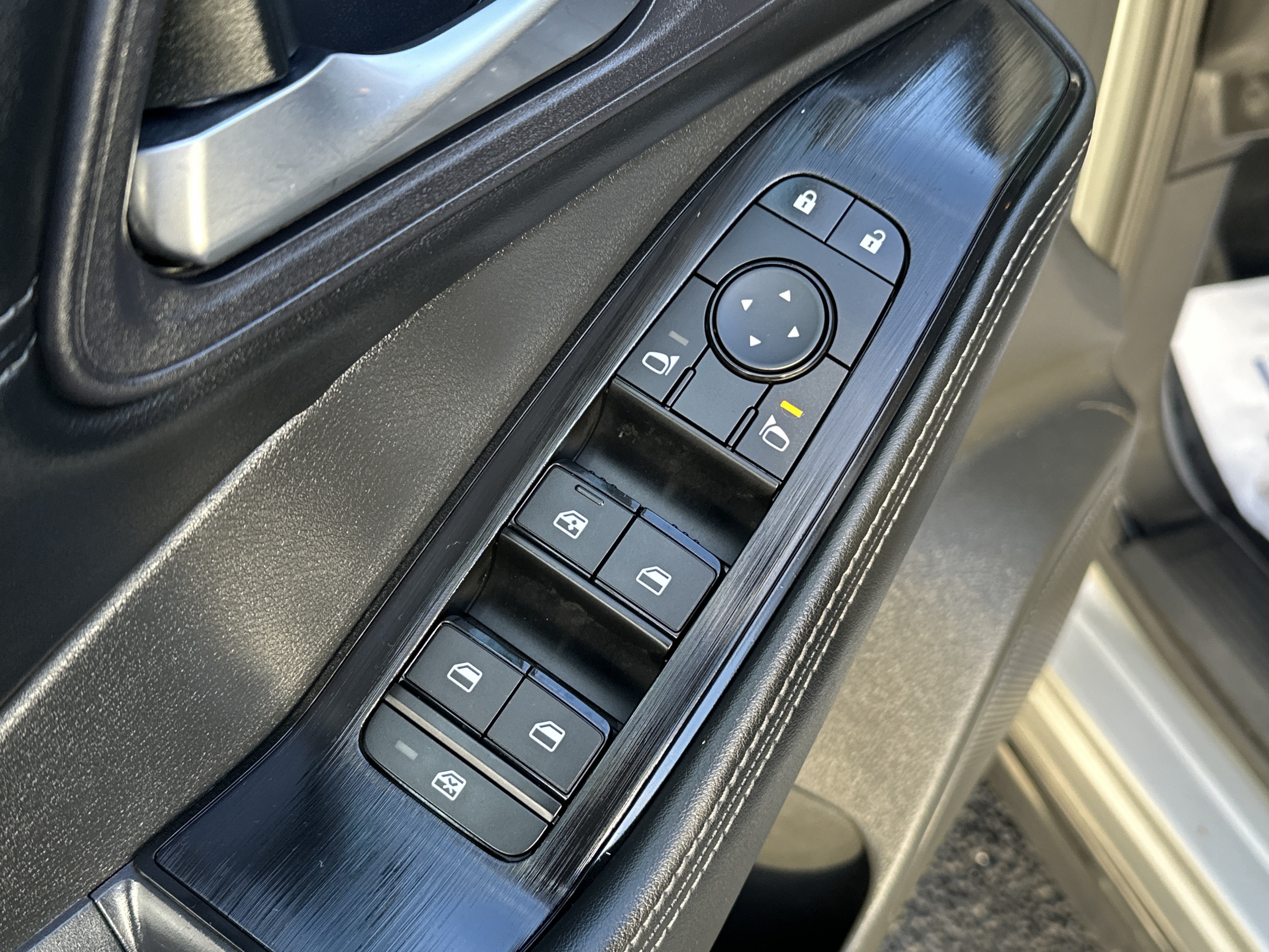 Used 2024 Nissan Rogue SV w/ SV Premium Package AWD/4WD image 9