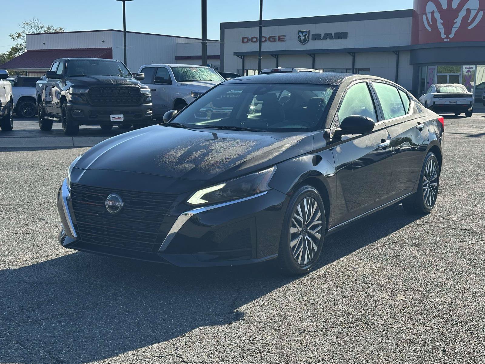 Used 2024 Nissan Altima 2.5 SV FWD image 4
