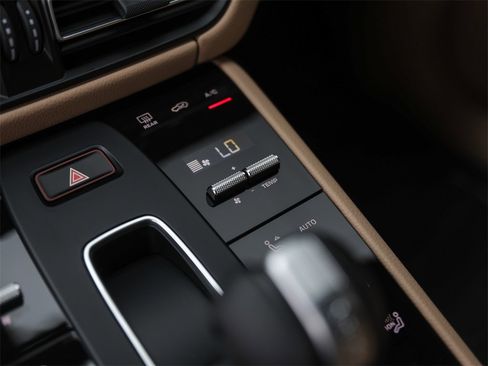 Used 2025 Porsche Macan image 26