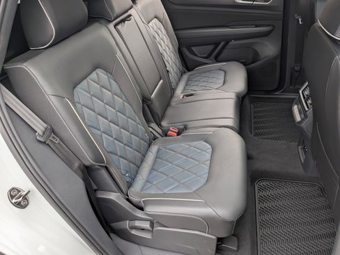 Used 2024 Volkswagen Atlas Cross Sport SEL Premium R-Line image 20