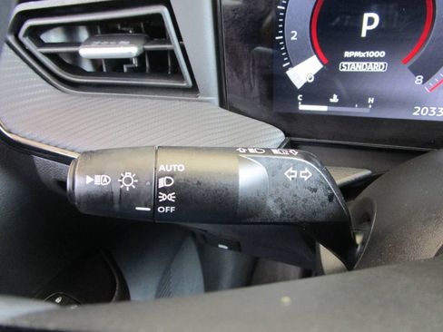 Used 2025 Nissan Kicks SR AWD/4WD image 28
