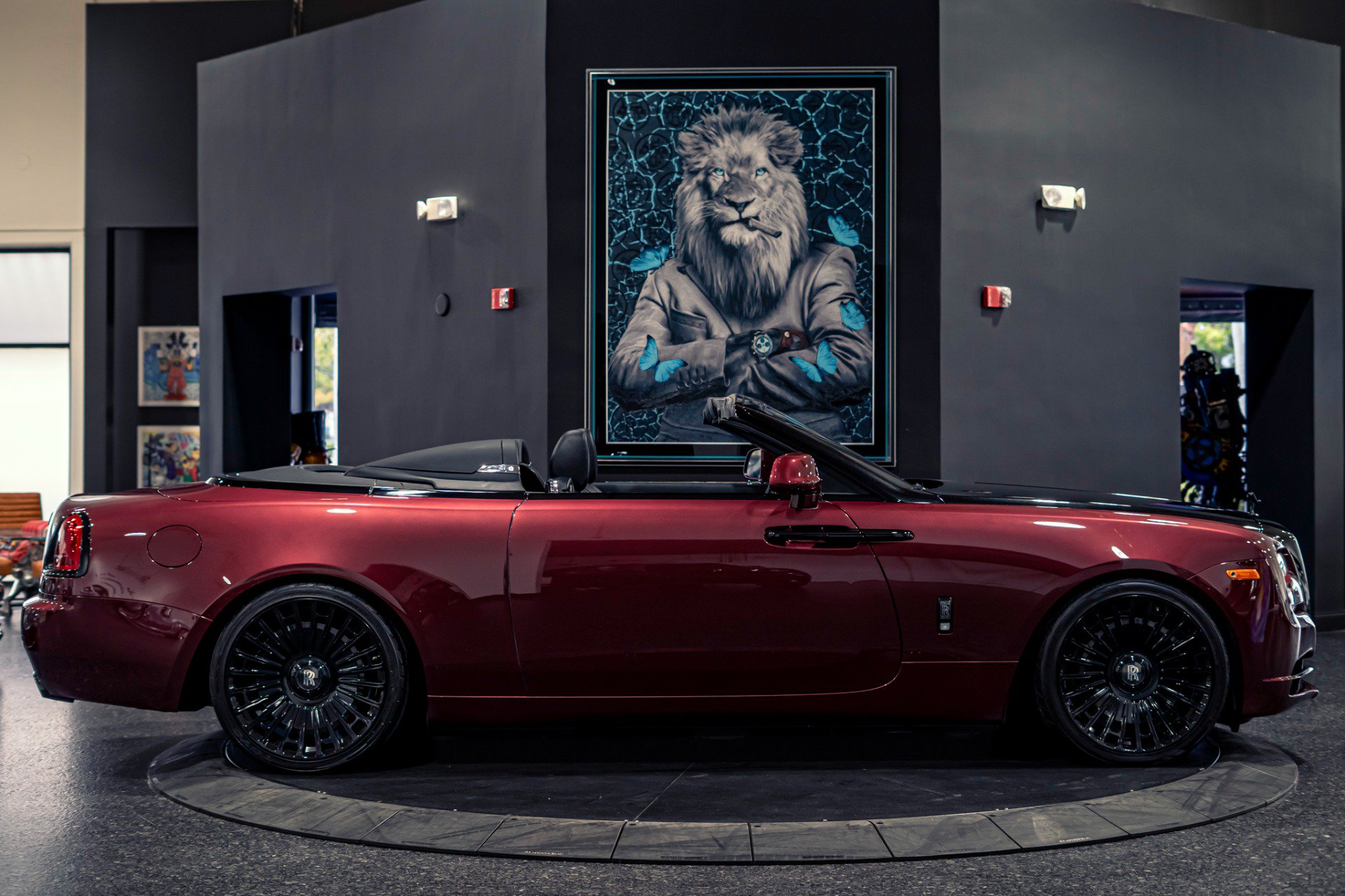 Used 2019 Rolls-Royce Dawn RWD image 41