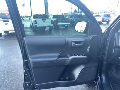 Used 2023 Toyota Tacoma TRD Off-Road image 16