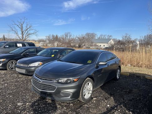 Used 2018 Chevrolet Malibu LT image 1