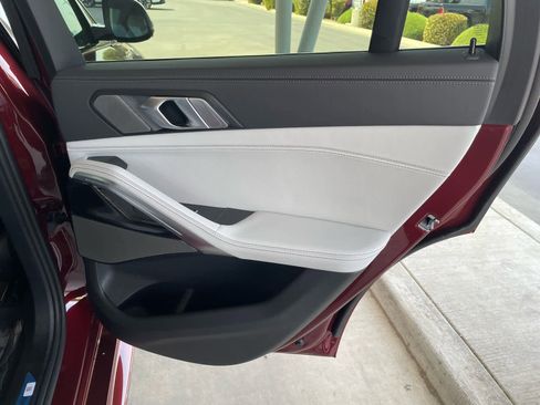 New 2026 BMW X6 xDrive40i w/ Climate Comfort Package image 18