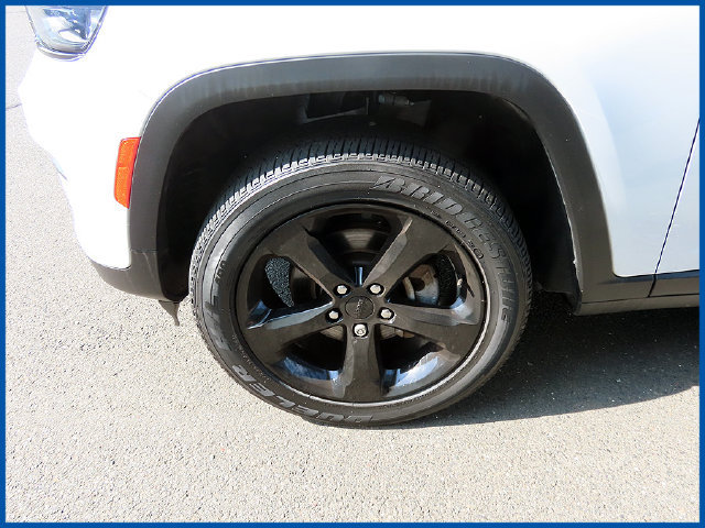 Certified 2023 Jeep Grand Cherokee Altitude AWD/4WD image 4