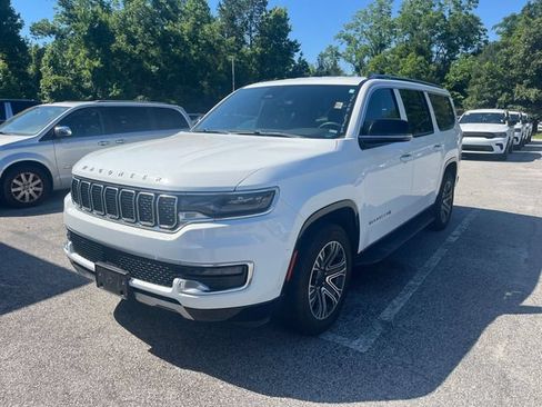 Used 2024 Jeep Wagoneer L Series II w/ Flexible Seating Group AWD/4WD image 3