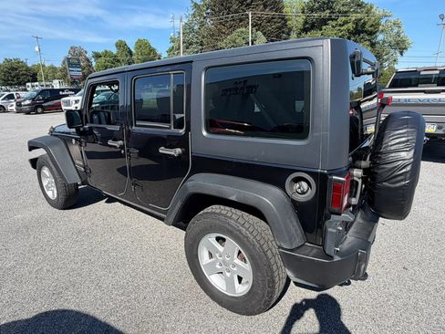 Used 2018 Jeep Wrangler Unlimited Sport w/ Connectivity Group AWD/4WD image 4
