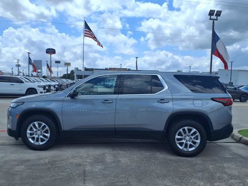 Used 2023 Chevrolet Traverse LS FWD image 9