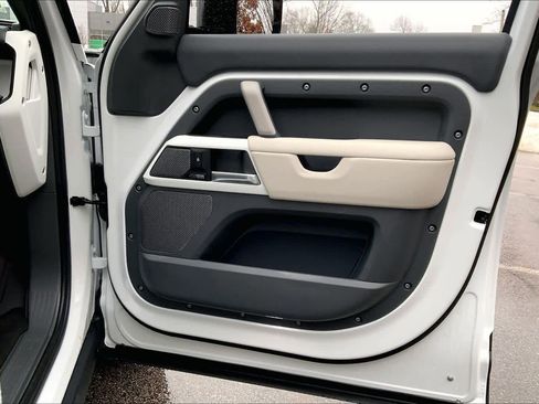 Certified 2024 Land Rover Defender 110 SE image 20