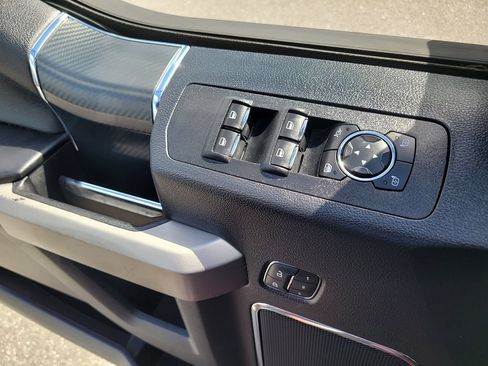 Used 2020 Ford F150 Lariat w/ Equipment Group 502A Luxury AWD/4WD image 17