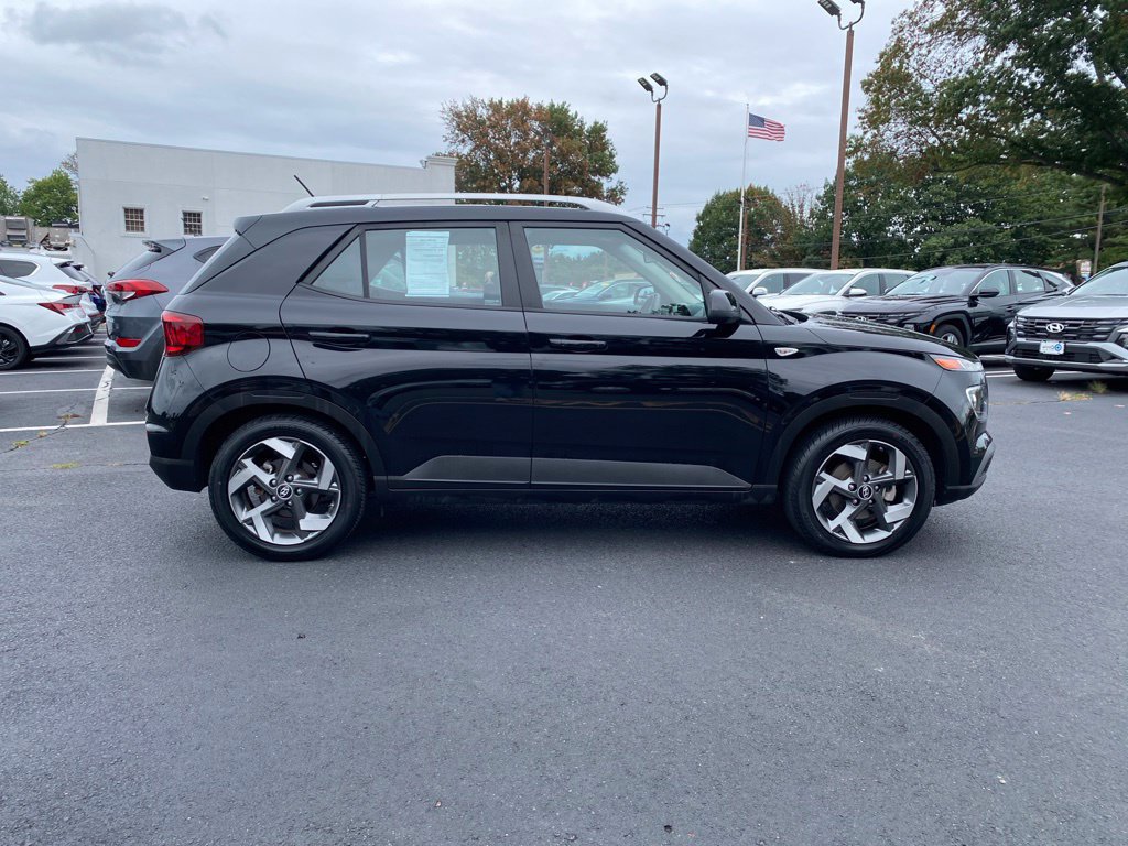 Certified 2024 Hyundai Venue SEL FWD image 2