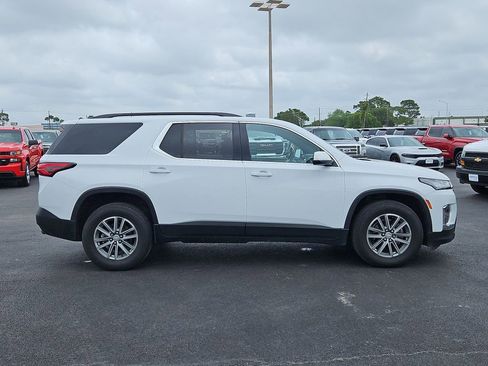 Used 2023 Chevrolet Traverse LT FWD image 7