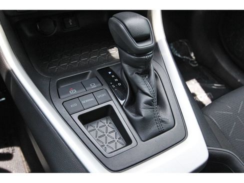 Used 2022 Toyota RAV4 XLE w/ Convenience Package FWD image 30
