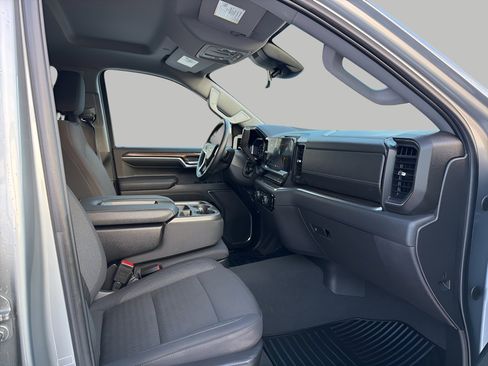 Used 2024 Chevrolet Silverado 1500 LT image 25
