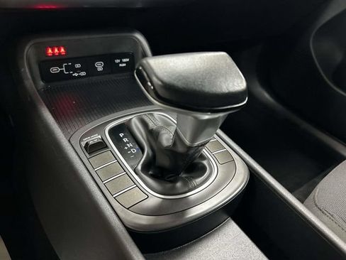 Used 2025 Hyundai Kona SEL FWD image 40