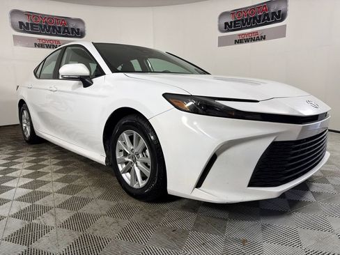 Used 2025 Toyota Camry LE image 1